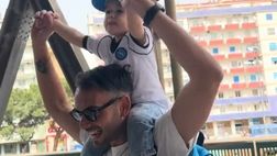 La prima volta di un giovane tifoso del Napoli al Maradona: la reazione da brividi