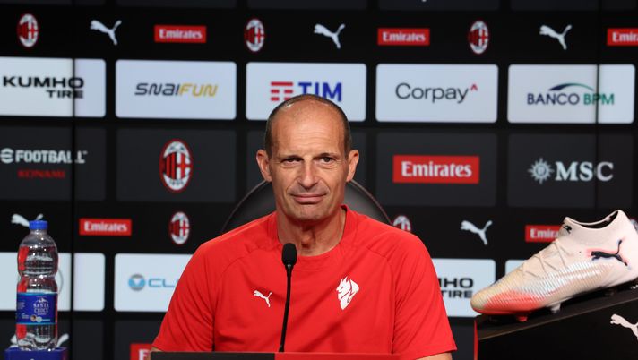CAIRATE, ITALY - OCTOBER 27: Head coach AC Milan Massimiliano Allegri speaks with the media during press conference at Milanello on October 04, 2025 in Cairate, Italy. (Photo by Claudio Villa/AC Milan via Getty Images)  massimiliano-allegri-conferenza-stampa-atalanta-milan-diretta-live-tv-dove-vederla-oggi-news-dichiarazioni-foto-frasi-parole