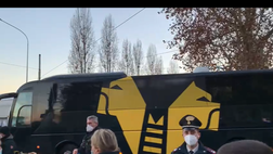 Video – L’arrivo allo stadio Grande Torino del pullman del Verona