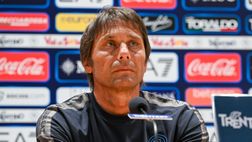 Coro «chi non salta juventino è» alla serata del Napoli: Conte reagisce così