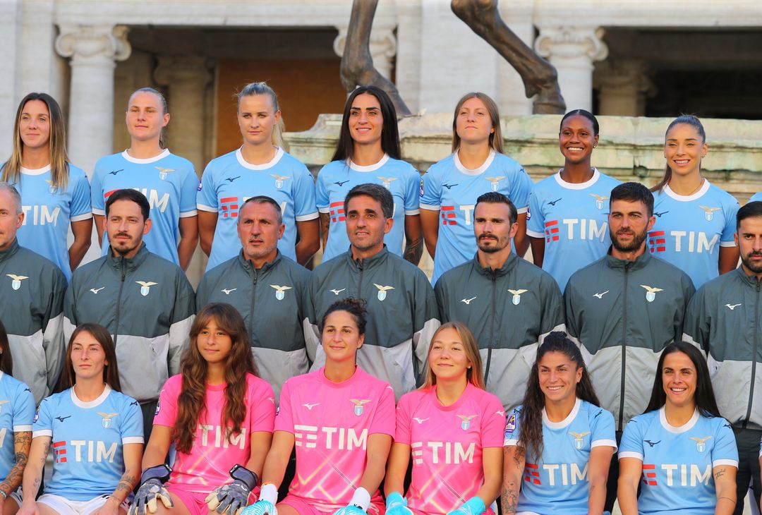 WOMEN | Lazio, foto di squadra al Campidoglio: c’è anche Onorato – GALLERY - immagine 11
