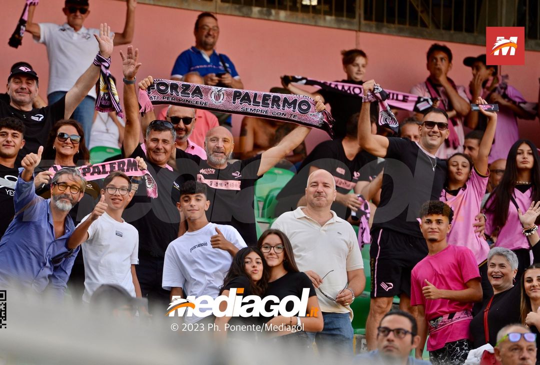 FOTOTIFO Palermo-Feralpisalò 3-0, gli scatti ai tifosi al “Renzo Barbera” (GALLERY) - immagine 57