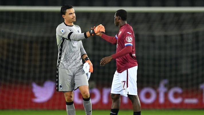 TURIN, ITALY - NOVEMBER 30: Emil Audero of U.C. Sampdoria shakes hands with Wilfried Singo of Torino F.C. after the final whistle during the Serie A match between Torino FC and UC Sampdoria at Stadio Olimpico di Torino on November 30, 2020 in Turin, Italy. Sporting stadiums around Italy remain under strict restrictions due to the Coronavirus Pandemic as Government social distancing laws prohibit fans inside venues resulting in games being played behind closed doors. (Photo by Valerio Pennicino/Getty Images) Torino-Sampdoria 2-2, Audero: “Questo è un punto guadagnato” - immagine 1