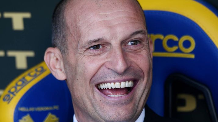 Massimiliano Allegri allenatore AC Milan in panchina sul campo dell'Hellas Verona