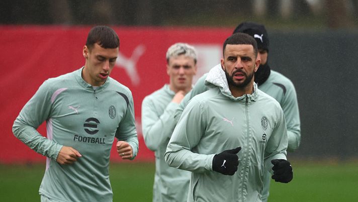 CAIRATE, ITALY - JANUARY 27: Kyle Walker of AC Milan looks on during an AC Milan Training Session at Milanello on January 27, 2025 in Cairate, Italy. (Photo by Giuseppe Cottini/AC Milan via Getty Images)  L’allenamento di oggi con Walker a Milanello: tutte le foto - immagine 1