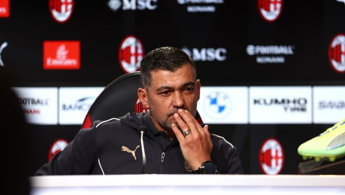 CAIRATE, ITALY - DECEMBER 31: Sergio Conceicao Head coach of AC Milan looks on during an AC Milan Press Conference at Milanello on December 31, 2024 in Cairate, Italy.  (Photo by Giuseppe Cottini/AC Milan via Getty Images)  Conferenza-Stampa-Coinceicao-Milan-dichiarazioni