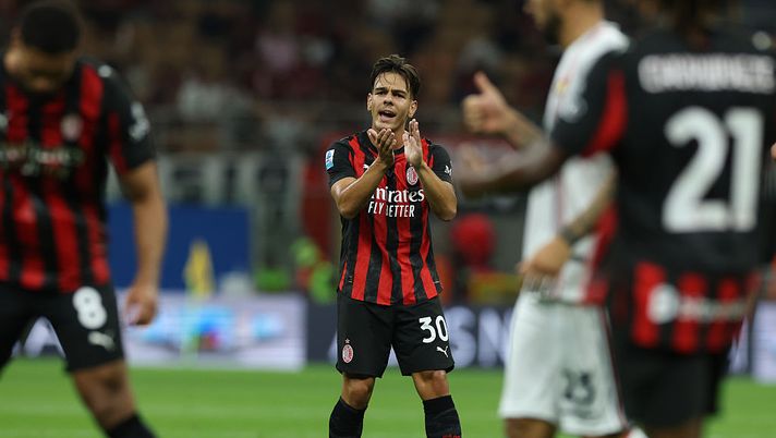 MILAN, ITALY - AUGUST 23: Ardon Jashari of AC Milan reacts during the Serie A match between AC Milan and US Cremonese at Giuseppe Meazza Stadium on August 23, 2025 in Milan, Italy. (Photo by Claudio Villa/AC Milan via Getty Images) jashari-sui-social-dopo-infortunio-il-mio-obiettivo-è-tornare-più-forte-di-prima-parole-dichiarazioni-news-milan