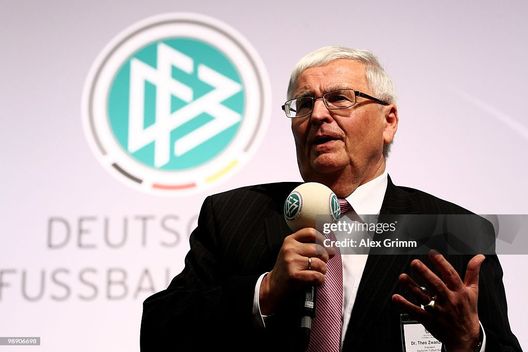 Theo Zwanziger nel 2010, presidente della DFB. (Photo by Alex Grimm/Bongarts/Getty Images) Germania, Federcalcio multata per evasione fiscale- immagine 3