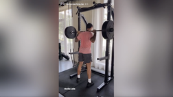 VIDEO – Allenamenti no-stop per Svilar: squat e pliometria con il coach privato