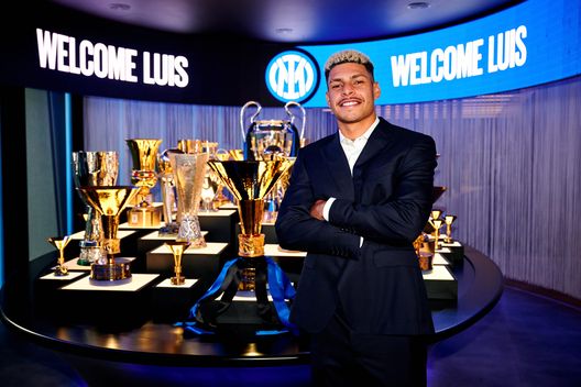 MILANO, ITALIA - 3 GIUGNO: L'FC Internazionale presenta il nuovo acquisto Luis Henrique il 3 giugno 2025 a Milano, Italia. (Foto di Mattia Ozbot - Inter/Inter tramite Getty Images) Inter Sucic Luis Henrique