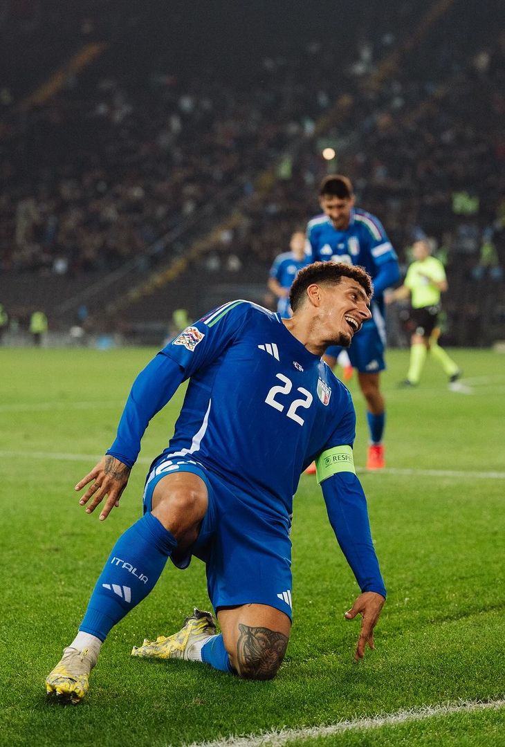 GALLERY Il Napoli celebra la clamorosa doppietta di Di Lorenzo: “Capitano azzurro!” - immagine 3