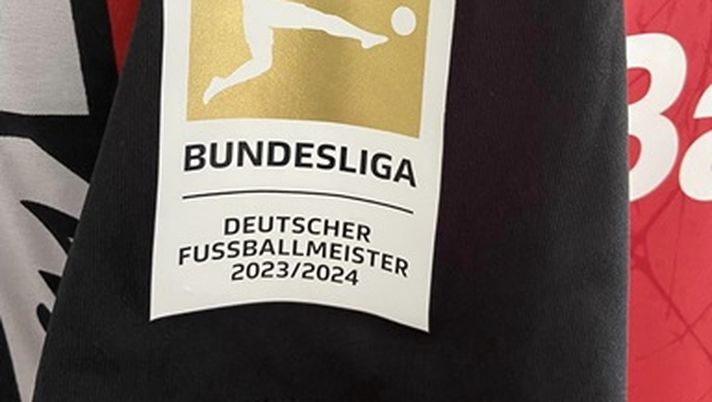 Bayer Leverkusen, presentata la terza maglia: nera con disegni “fantasia”… - immagine 1