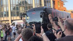 VIDEO – Milan-Monza, pullman rossonero arrivato a San Siro | PM News