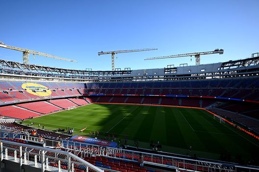 Vista generale dell’interno dello stadio in vista della prima sessione di allenamento aperta dell’FC Barcelona allo Spotify Camp Nou. Barcellona, aggiornamento Camp Nou: slitta ancora l’apertura. Attesa per il via libera del Comune- immagine 3