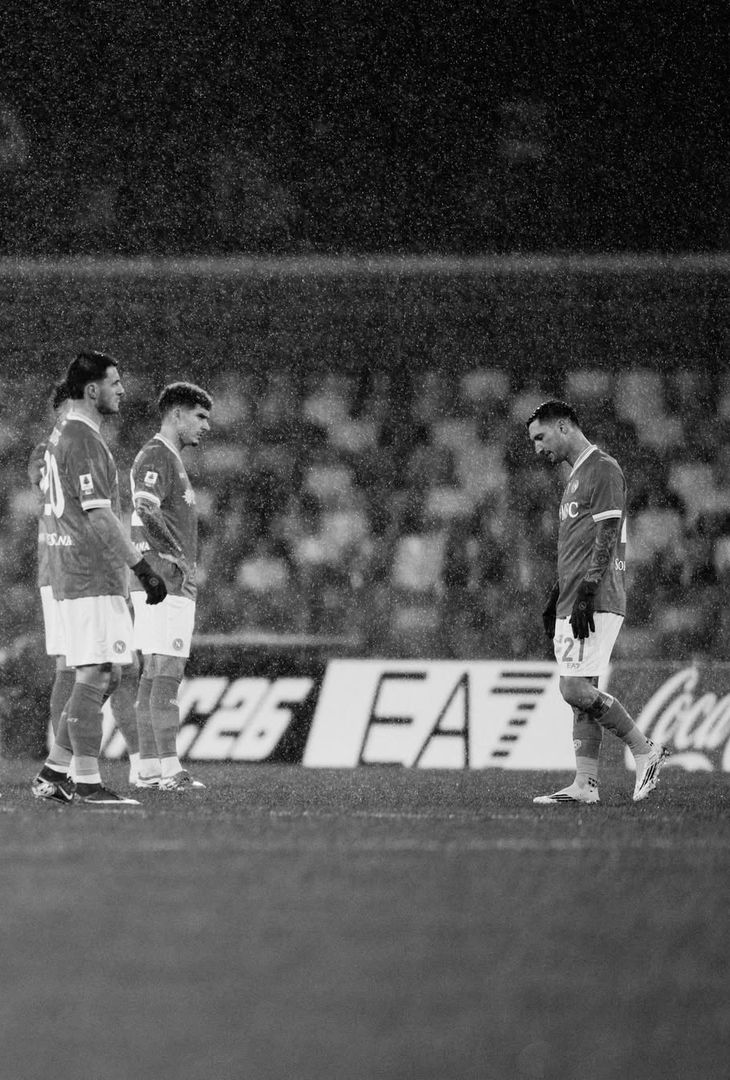 La poca ferocia del primo tempo e la cosiddetta 'cazzimma' mostra nella ripresa: due facce della stessa medaglia che compongono il riassunto 'in bianco e nero' di Napoli-Hellas Verona realizzato dall'admin dell'account Instagram della compagine partenopea.