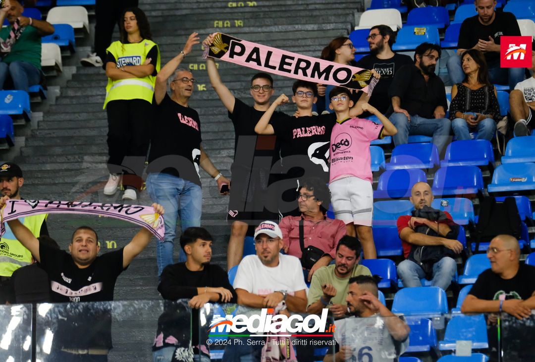 FOTOTIFO Napoli-Palermo 5-0, gli scatti ai tifosi al “Maradona” (GALLERY) - immagine 3