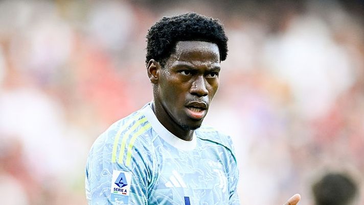 GENOA, ITALY - AUGUST 31: Jonathan David of Juventus during the Serie A match between Genoa CFC and Juventus FC at Luigi Ferraris Stadium on August 31, 2025 in Genoa, Italy. (Photo by Daniele Badolato - Juventus FC/Juventus FC via Getty Images) David: “Sarò felice se arriverò a questo numero di gol! Giocare con Vlahovic? Rispondo così” - immagine 1