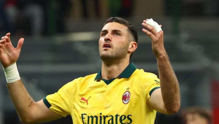 MILAN, ITALY - OCTOBER 19: Santiago Gimenez of AC Milan reacts during the Serie A match between AC Milan and ACF Fiorentina at Giuseppe Meazza Stadium on October 19, 2025 in Milan, Italy. (Photo by Giuseppe Cottini/AC Milan via Getty Images) Pasquale Bruno attacca: “Gimenez scarso! Ha preso in giro tutti i tifosi d’Italia” - immagine 1