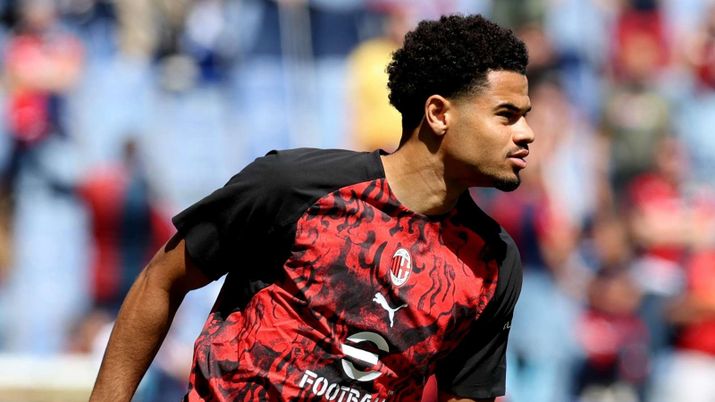 Zachary Athekame, difensore AC Milan, qui durante Genoa-Milan 1-2 di Serie A