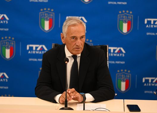 FLORENCE, ITALY - SEPTEMBER 22: President FIGC Gabriele Gravina speaks with the media during ITA Airways-FIGC press conference at Centro Tecnico Federale di Coverciano on September 22, 2022 in Florence, Italy. (Photo by Claudio Villa/Getty Images) Gravina sul caso Biraghi: “Violenza da condannare. Cristiano simbolo di lealtà”- immagine 2
