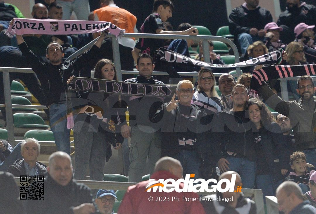 FOTOTIFO Palermo-Brescia 1-0, gli scatti ai tifosi al “Renzo Barbera” (GALLERY) - immagine 22