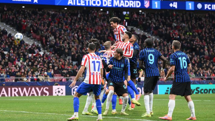 Il colpo di testa di Giménez che condanna Chivu alla sconfitta in Atletico Madrid-Inter. (Photo by David Ramos/Getty Images) Giménez gela l’Inter in pieno recupero: Chivu che fatica nei big match! - immagine 1
