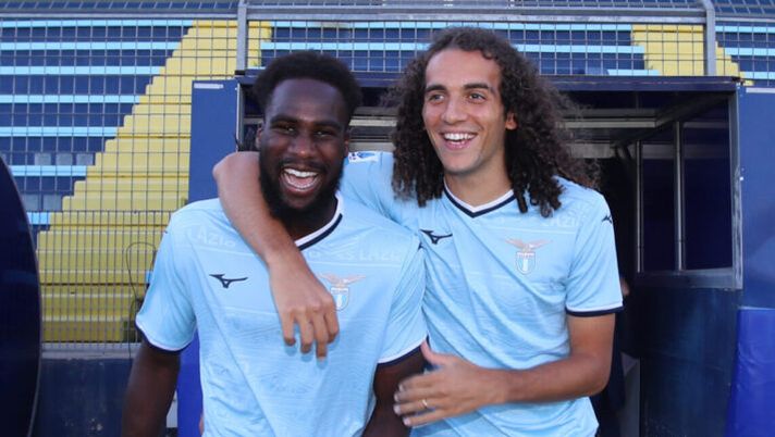 ROME, ITALY - OCTOBER 01: Boulaye Dia and Matteo Guendounzi of SS Lazio react during the SS Lazio official team photo backstage at Formello sport centre on October 01, 2024 in Rome, Italy. (Photo by Paolo Bruno/Getty Images) Lazio, cosa trapela su Dia e Guendouzi per la Juve: tutte le possibili novità di Baroni - immagine 1