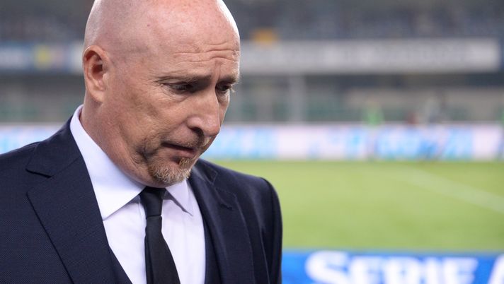 VERONA, ITALY - OCTOBER 26: Head coach of Chievo Verona Rolando Maran looks on during the Serie A match between AC ChievoVerona and Bologna FC at Stadio Marc'Antonio Bentegodi on October 26, 2016 in Verona, Italy. (Photo by Dino Panato/Getty Images) Maran pre Cagliari-Torino: “Spero che Mazzarri torni presto. Castro è in dubbio” - immagine 1