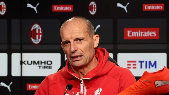 Massimiliano Allegri (allenatore AC Milan), qui durante una conferenza stampa con i rossoneri a Milanello | Milan News (Getty Images) Milan, Allegri: 'Champions, siamo in 5 per 3 posti. Nuovi acquisti? Giménez, Leao e Pulisic'