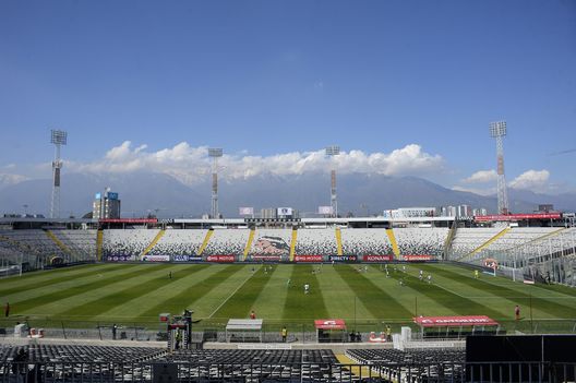 Colo Colo, tifoso perde la vita durante il Superclasico ma la gara non viene sospesa- immagine 2