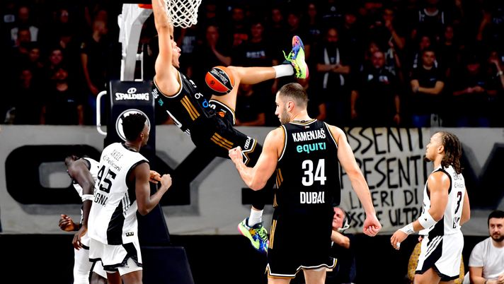 BOLOGNA, ITALY - DECEMBER 05: Filip Petrusev, #30 of Dubai Basketball in action during the EuroLeague Regular Season Round 14 match between Virtus Bologna and Dubai Basketball at Virtus Arena on December 05, 2025 in Bologna, Italy. (Photo by Luca Sgamellotti/Euroleague Basketball via Getty Images) Eurolega, Dubai-Bayern Monaco: diretta tv e streaming live del match - immagine 1