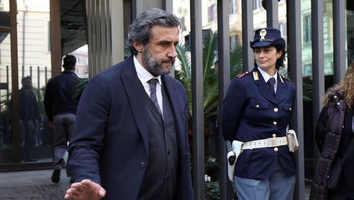 Roma, Insinna: “Senza rispetto mandare via un uomo serio come De Rossi. Mi preoccupa…” - immagine 1