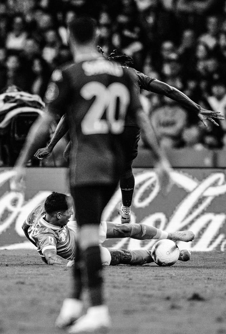 La tenacia del Napoli di Conte: i suggestivi scatti in bianco e nero – LA GALLERY - immagine 9