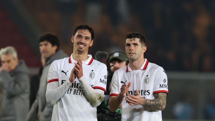 LECCE, ITALY - MARCH 08: Christian Pulisic and Tijjani Reijnders of AC Milan celebrate at the end of the Serie match between Lecce and Milan at Stadio Via del Mare on March 08, 2025 in Lecce, Italy. (Photo by Claudio Villa/AC Milan via Getty Images) milan-monza-san-siro-curiosita-numeri-statistiche-dati-opta-campionato