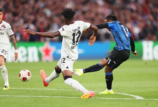 DUBLINO, IRLANDA - MAGGIO 22: Lookman dell'Atalanta nella finale contro il Bayer Leverkusen ( Foto di Julian Finney/Getty Images) Gol, rimonte e drammi: ecco le finali più epiche dell’Europa League- immagine 6