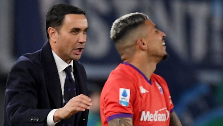 ROME, ITALY - JANUARY 26: Fiorentina head coach Raffaele Palladini and Dodo of Fiorentina during the Serie match between Lazio and Fiorentina at Stadio Olimpico on January 26, 2025 in Rome, Italy. (Photo by Marco Rosi - SS Lazio/Getty Images) Palladino dodò