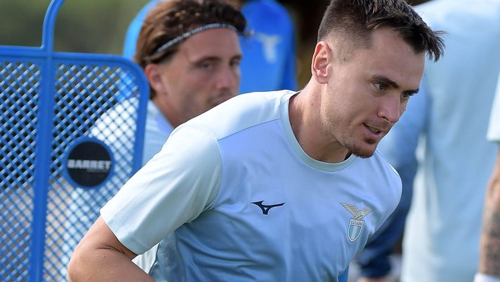 ROME, ITALY - SEPTEMBER 19: Patric of SS Lazio during the SS Lazio training session at the Formello sport centre on September 19, 2024 in Rome, Italy. (Photo by Marco Rosi - SS Lazio/Getty Images) Dopo la Roma con Dybala, anche la Lazio perde pezzi per la corsa europea - immagine 1