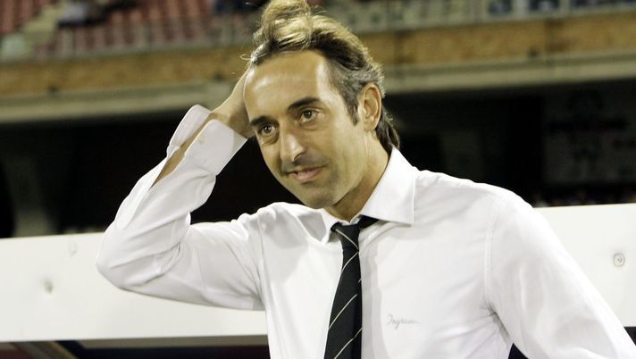 CAGLIARI, ITALY - AUGUST 30: Marco Giampaolo during the serie a match between cagliari and ac siena at Stadio Sant'Elia on August 30, 2009 in Cagliari, Italy. (Photo by Enrico Locci/Getty Images) Giampaolo, quando la dignità non ha prezzo: le storie di Cagliari e Brescia - immagine 1