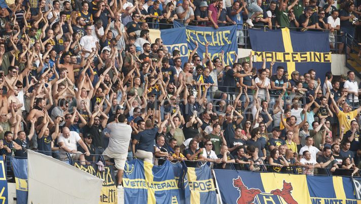 TRASFERTA A NAPOLI, I TIFOSI DEL VERONA ENTRANO NEL SECONDO TEMPO - immagine 1