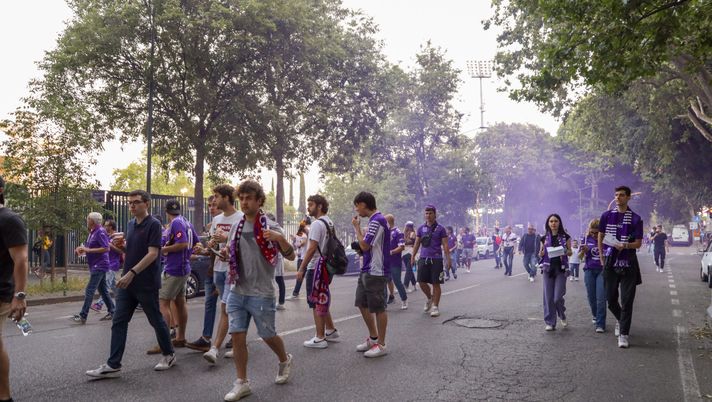 VIDEO – Confusione tra tifosi del Genk e viola: intervengono le autorità - immagine 1