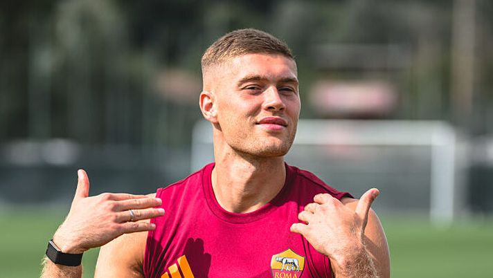 ROME, ITALY - SEPTEMBER 22: AS Roma player Artem Dovbyk during training session at Centro Sportivo Fulvio Bernardini on September 22, 2025 in Rome, Italy. (Photo by Luciano Rossi/AS Roma via Getty Images) NEWS – Leao, Olivera, Calhanoglu, Dybala, Dovbyk, Skorupski, Vitik, Djimsiti, Hien, Scalvini: le novità - immagine 1