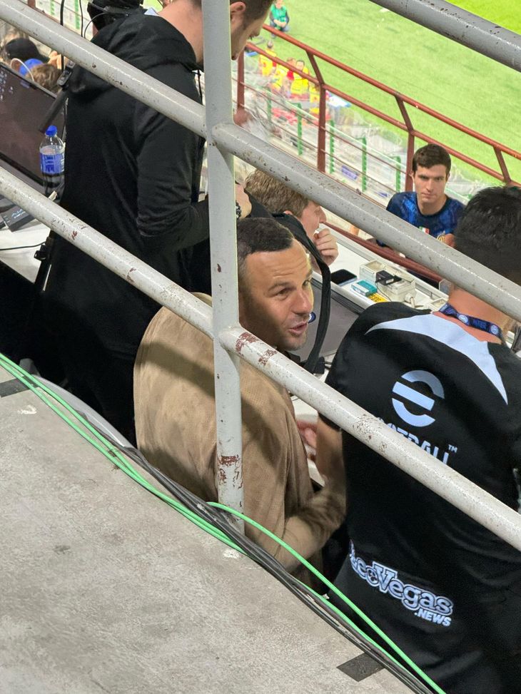 Handanovic premiato da Zanetti per la sua storia con l’Inter. Poi al lavoro in tribuna- immagine 2