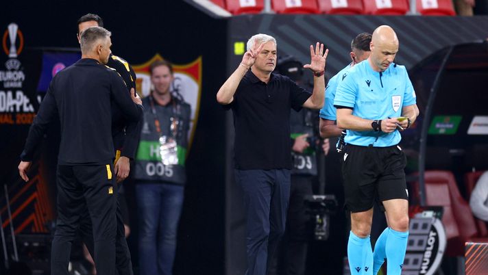 Getty Images Mourinho contro Taylor: “Possiamo fare bene in Europa League ma guardate Roma-Siviglia” - immagine 1