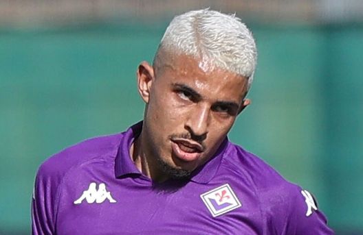 FLORENCE, ITALY - MARCH 30: Domilson Cordeiro dos Santos known as Dodo of ACF Fiorentina in action during the Serie A match between Fiorentina and Atalanta at Stadio Artemio Franchi on March 30, 2025 in Florence, Italy. (Photo by Gabriele Maltinti/Getty Images) Non solo il Barcellona su Dodo, anche un club italiano sul terzino viola- immagine 2