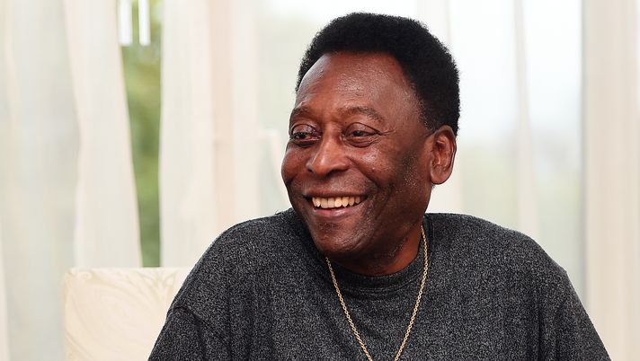 LONDON, ENGLAND - SEPTEMBER 05: Pele in interview at The Savoy Hotel before his attendance of the GQ Men of the Year Awards on September 5, 2017 in London, England. (Photo by Eamonn M. McCormack/Getty Images for Pele10 ) Toro, con il Verona ci sarà un minuto di silenzio per Pelè - immagine 1