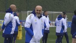 Spalletti show, fa la linguaccia e prende in giro i giornalisti