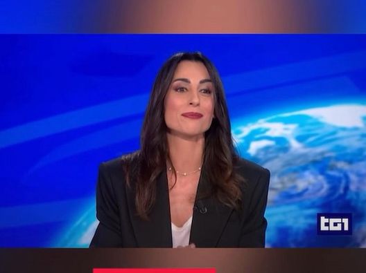 Conti spiazza Giorgia Cardinaletti al TG1: “Vieni a condurre la serata finale del Festival?”- immagine 2