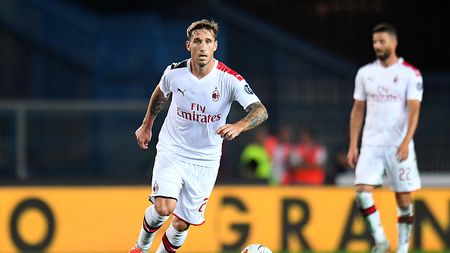 VERONA, ITALY - SEPTEMBER 15: Lucas Biglia of AC Milan in action during the Serie A match between Hellas Verona and AC Milan at Stadio Marcantonio Bentegodi on September 15, 2019 in Verona, Italy. (Photo by Alessandro Sabattini/Getty Images) Lucas Biglia