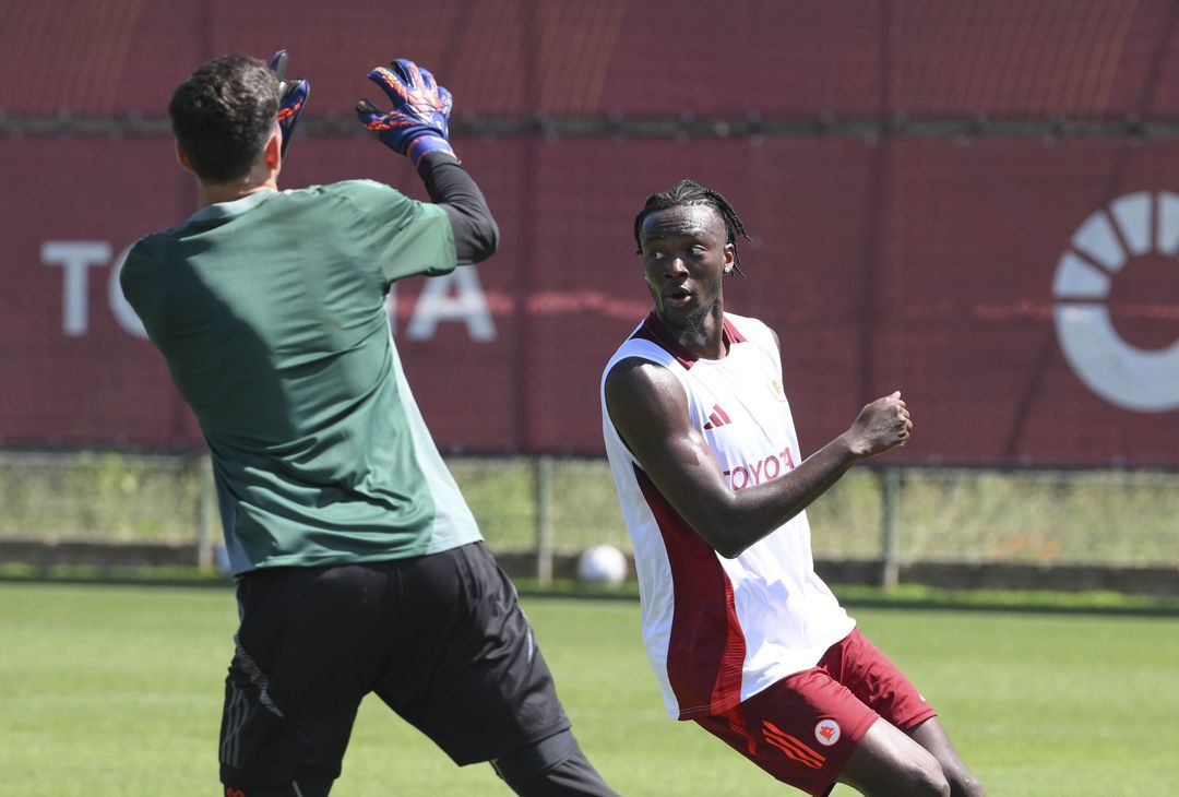 Roma, giallorossi a lavoro a Trigoria: è tornato Dybala – FOTO GALLERY - immagine 23