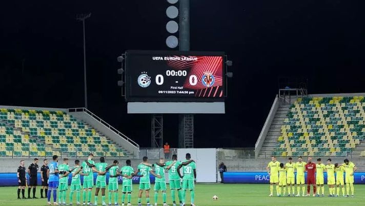 Europa League, due calciatori del Villarreal non osservano il minuto di raccoglimento - immagine 1